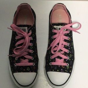 CONVERSE ALL STAR BLACK WITH MULTICOLOR HEARTS LOW TOP SNEAKERS SIZE 5